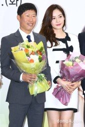 [동아포토]유해진-성유리 '2017 국세청 홍보대사 위촉'