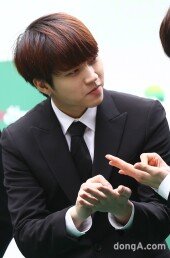 [동아포토]인피니트 우현 '편지 좀 써봤니?'