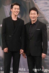 [동아포토]‘이리와 안아줘’ 장기용-허준호, 훈훈한 아빠와 아들