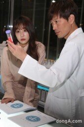 [동아포토]정유미-정재영, ‘권법남녀’ 매의 눈빛