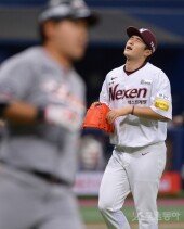 [포토] 최원태 ‘아찔한 순간을 넘겼어~’