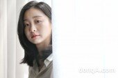 [화보]‘충무로 샛별’ 김다미 B컷은 ‘마녀’가 아니었다