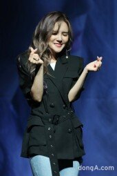 [동아포토]미교, 수줍은 하트