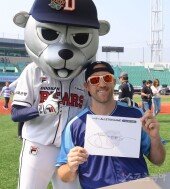 [포토] 린드블럼 ‘팬들과의 만남 기대해요~’