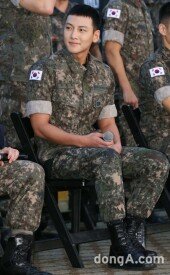 [동아포토]지창욱 ‘군복도 드라마틱하게 소화하는 비주얼’