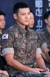 [동아포토]지창욱 ‘짧은머리가 막을 수 없는 잘생김’