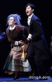 [동아포토]유준상, 열정적인 ‘바넘’ 무대