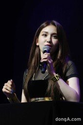 [동아포토]전소미, 성숙한 미모