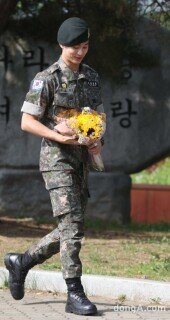 [동아포토]김수현, 전역은 미소를 부르네