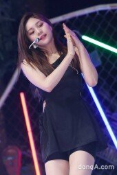 [동아포토]여자친구 엄지 척!