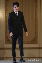 [아이돌픽]옹성우, 얼음왕자의 반전 매력.. 웃었다