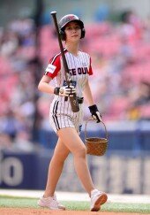 [포토] 배트걸 이혜준 ‘일요일에도 열일해요~’