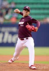 [포토] 김선기 ‘해외 유턴파 류제국을 상대로 승리할거에요!’