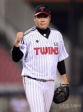 [포토] 류제국 ‘야수 도움으로 무실점!’