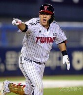 [포토] 김민성 ‘모두 봤지?’