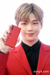 [동아포토]강다니엘, 아이컨택 ‘심쿵’