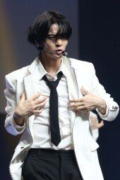 [동아포토]씨아이엑스 배진영, 강렬한 댄서