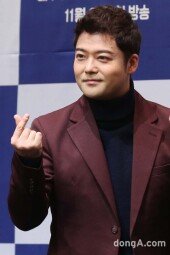 [동아포토]전현무, 하트는 이렇게