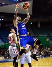 [포토] 미네라스, 림이 부서져라 덩크슛!