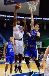 [포토] 윌리엄스, 골밑슛은 자신있어~