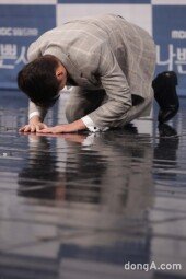 [동아포토]큰 절 올리는 윤종화