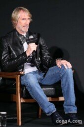 [동아포토]마이클 베이 감독, 빛나는 배우 포스