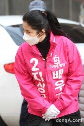 [동아포토]인사하는 심은하