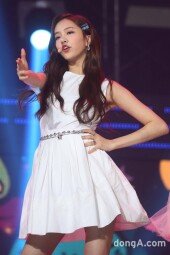 [동아포토]공원소녀 레나, 상큼발랄하게