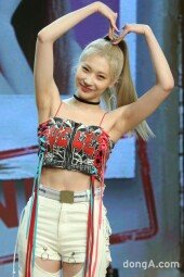 [동아포토]시크릿넘버 진희, 청량미 넘치는 몸하트