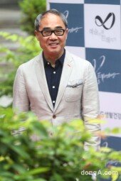 [동아포토]강신일, 언제나 편안한 미소