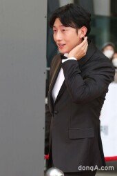 [동아포토]강기영, 부끄러운 미소