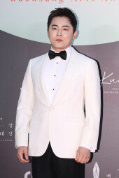 [포토]조정석, 내조의 품격 (2020 백상예술대상)