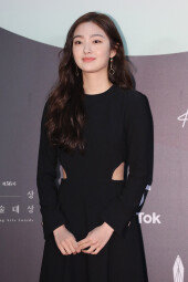 [포토]김혜준, 미소 짓는 중전 (2020 백상예술대상)