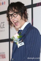 [동아포토]양준일, 취재진에 놀란 환호