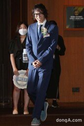 [동아포토]양준일, 수줍은 입장