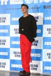 [동아포토]유아인, 빛나는 패셔니스타