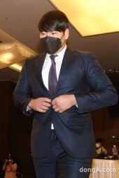 [동아포토]강정호, 이기적인 기자회견.. 거듭 복귀 의사 표명