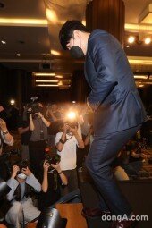 [동아포토]강정호에 쏠린 취재진