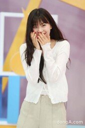 [동아포토]위키미키 도연, 수줍은 입장