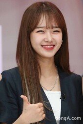 [동아포토]위미미키 유정. 볼매 미소