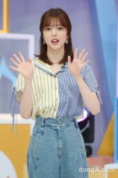 [동아포토]위키미키 지수연, 반가운 손인사