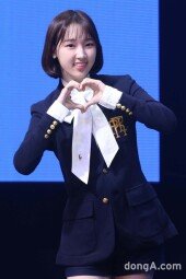 [동아포토]위클리 신지윤, 손하트 사랑스럽게