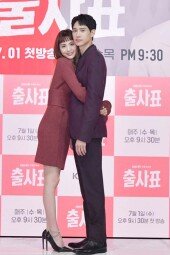 [동아포토]나나-박성훈, 밀착 케미.. 아주 자연스러워