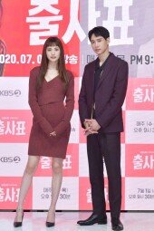 [동아포토]나나-박성훈, 통했어.. 오늘은 와인색