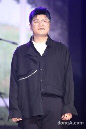 [동아포토]신용재, 빛나는 솔로.. 첫 정규 앨범 디어 발매