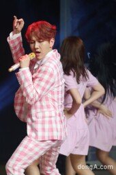 [동아포토]김수찬, 흥 넘치는 엉덩이