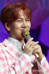 [동아포토]김수찬, 시선 사로잡은 금마이크