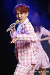 [동아포토]김수찬, 베일 벗은 엉덩이 무대