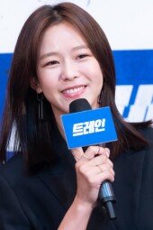 [동아포토]트레인 경수진, 검사의 미소