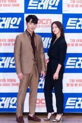 [동아포토]윤시윤-경수진, 믿고 보는 배우 둘